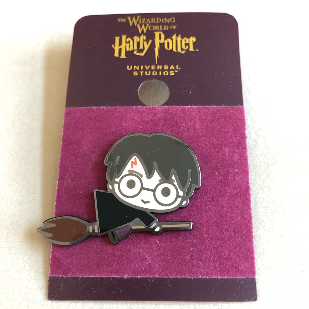Harry Potter pin (NWT)